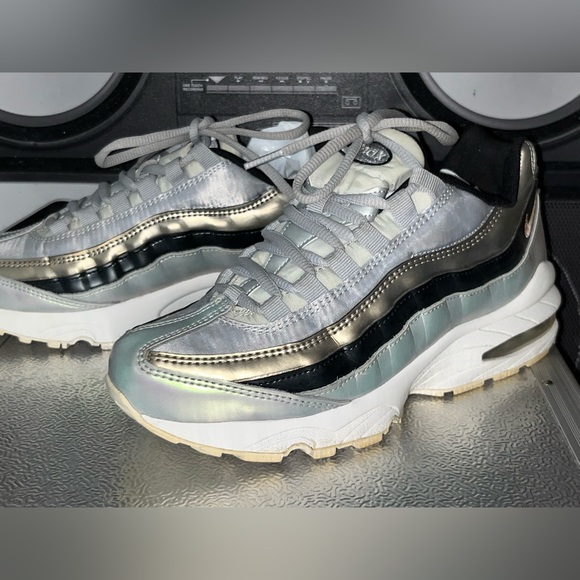 NIKE AIR MAX 95 GS SPECIAL EDITION METALLIC PLATINUM NEW RARE